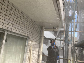 外壁塗装の注意点 マンション・ビルの高圧洗浄トラブルにご注意を！